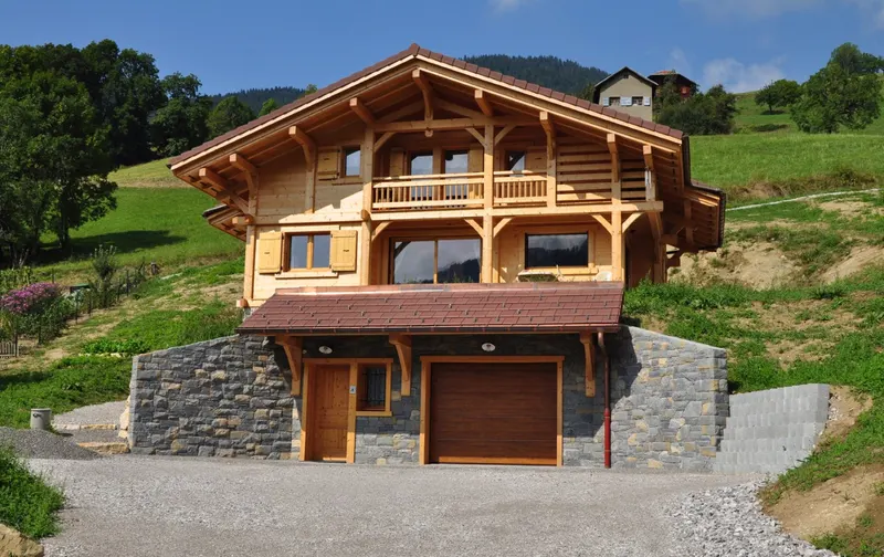 Chalet bois livré avec garage intégré