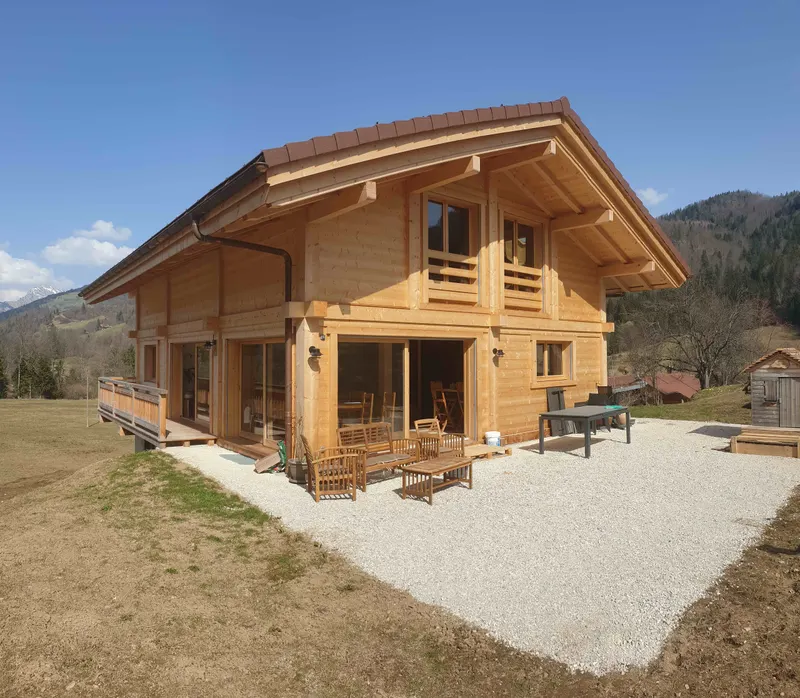 Chalet poteau-poutre livré, structure de galerie apparente