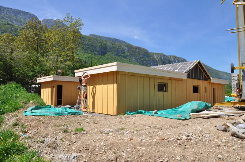 Chantier d'ossature bois en cours de fermeture